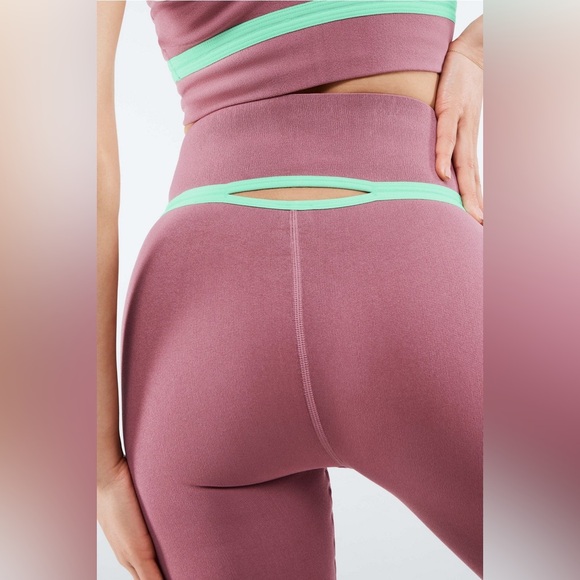 Fabletics || NWOT SculptKnit® High-Waisted Cut-out Legging (M) - Picture 3 of 9